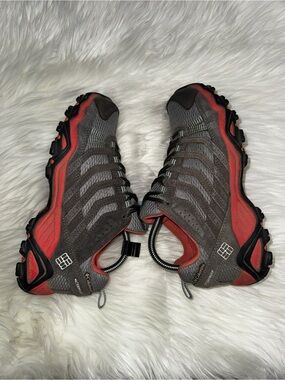Columbia Size 6.5 Women's Low Top Armitage Lane Waterproof Hiking Shoes
